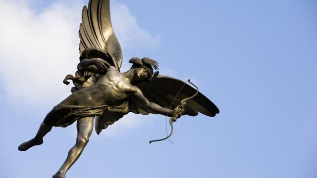 Los héroes mitológicos que dieron origen a Super héroes La estatua de Eros/Cupido en Piccadilly Circus, en el centro de Londres