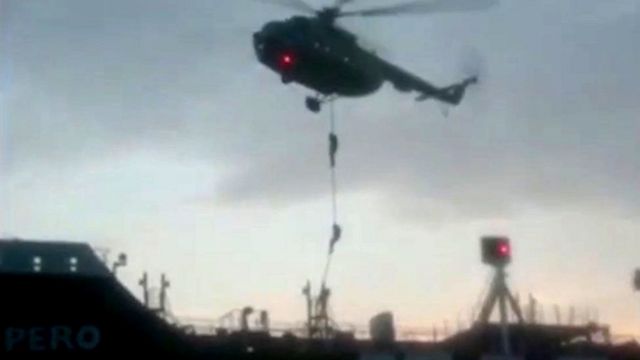 Стражи исламской революции высаживаются на танкер "Стена Имперо" с вертолета
