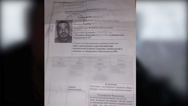 Documento de identidade emitido para Volodymyr pelos militares russos