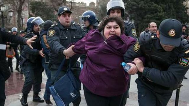 Полиция задерживает Хадиджу Измайлову