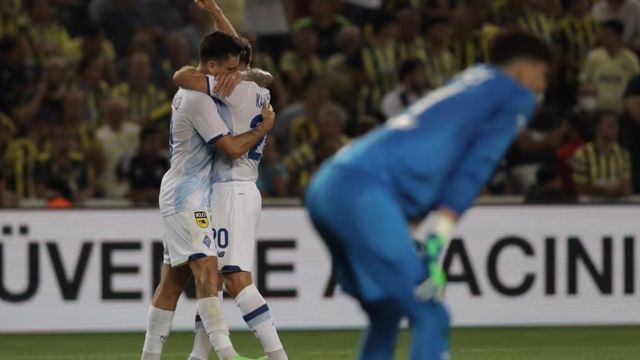 فاز الفريق الأوكراني دينامو كييف بهدفين مقابل هدف وحيد على منافسه التركي
