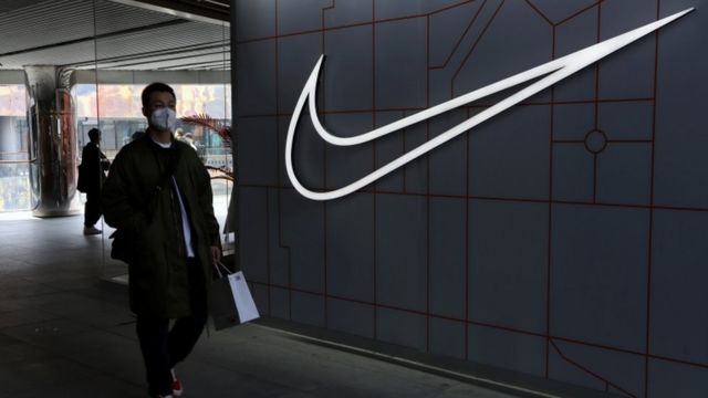 hulp in de huishouding Bevestigen Beugel Nike boss defends firm's business in China - BBC News
