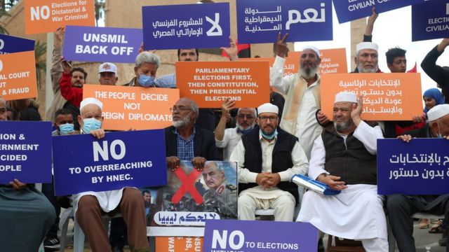 مظاهرة في العاصمة الليبية رافضة لترشح سيف الإسلام القذافي وخليفة حفتر للانتخابات الرئاسية