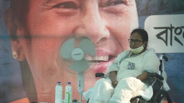 পশ্চিমবঙ্গে একটি নির্বাচনী জনসভায় মমতা ব্যানার্জী