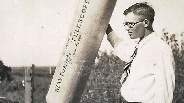 18 فروری 1930 کو ماہر فلکیات کلائیڈ ڈبلیو ٹامبو نے پلوٹو دریافت کیا تھا 