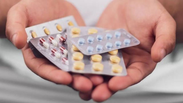 Dosis antibiotik berlebihan bisa berbahaya: 'Merusak bakteri baik hingga  sistem kekebalan tubuh' - BBC News Indonesia