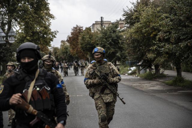 İzyum'da Ukrayna askerleri