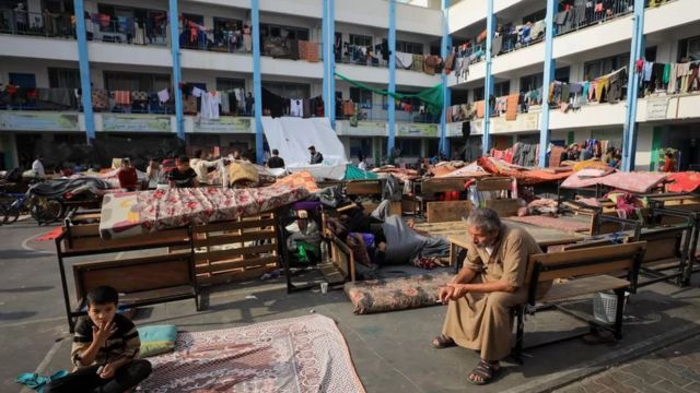 Palestina: Pengungsi Gaza menghadapi kelaparan dan penyakit - 'Kami berada di zaman kegelapan' - BBC News Indonesia