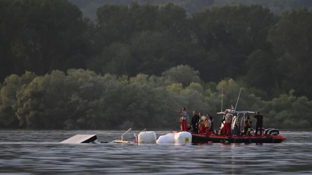 lavori di esplorazione nel lago 