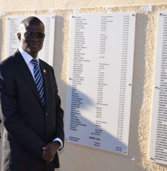 Gaspard Mbaye in front of the Menton tirailleur memorial inaugurated on November 12, 2012