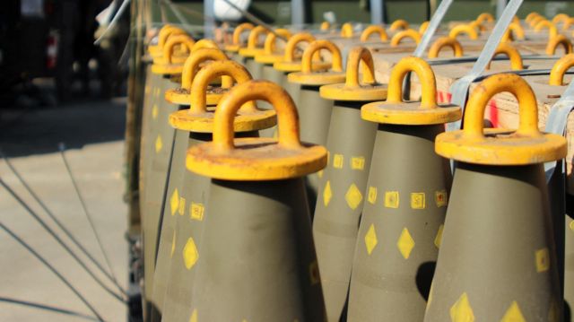 Снаряды DPICM на базе в Южной Корее (20 сентября 2016 года)