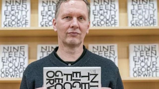 Дэвид Шригли с новыми «1984»