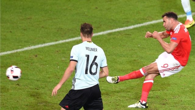 Hal Robson Kanu El Futbolista Que Anoto Uno De Los Mejores Goles De La Eurocopa 16 Y No Tiene Equipo Profesional c News Mundo