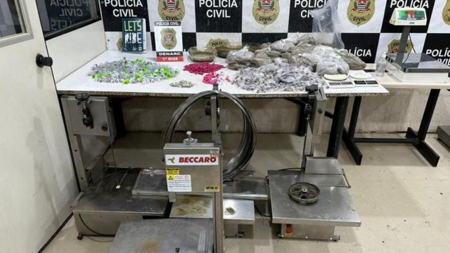 Detención policial en un lugar utilizado para la distribución de drogas