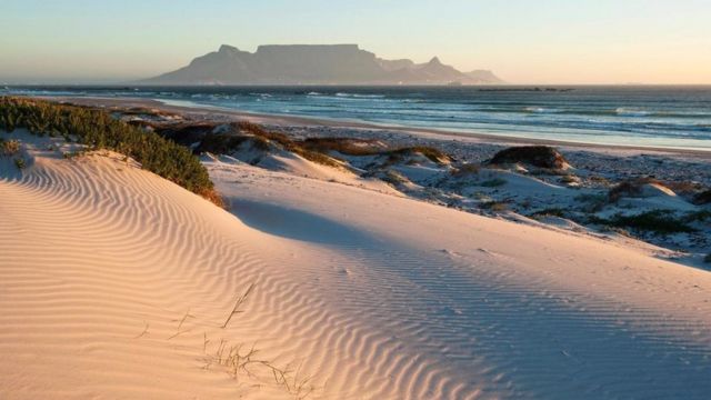 Em 25 de março de 1647, o navio Nieuw Haarlem afundou nas águas rasas de Table Bay