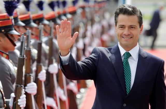 El presidente Enrique Peña Nieto niega que el gobierno de México use el software Pegasus para espiar a periodistas y activistas - BBC News Mundo