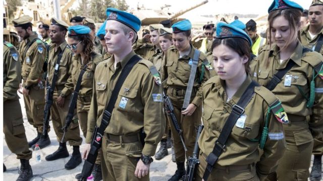 Jóvenes soldados israelíes.