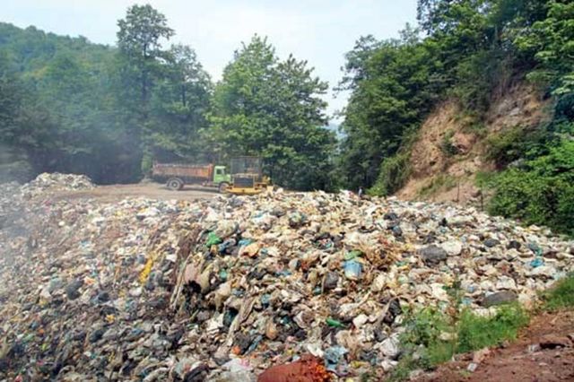 رسانه‌های ایران سال‌هاست که درباره بحران زباله در جنگل هیرکانی گزارش‌هایی منتشر می‌کنند