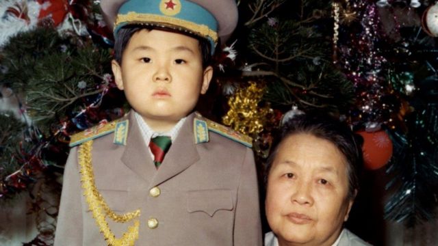 Cậu bé Kim Jong-nam từng được cha cho mặc quân phục nguyên soái