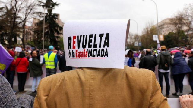 Cartel de "La revuelta de la España vaciada"