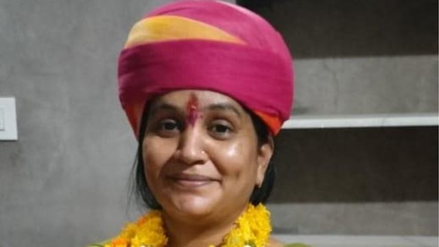 आशा कंडारा: सफ़ाईकर्मी जो बन गई डिप्टी कलेक्टर - BBC News हिंदी
