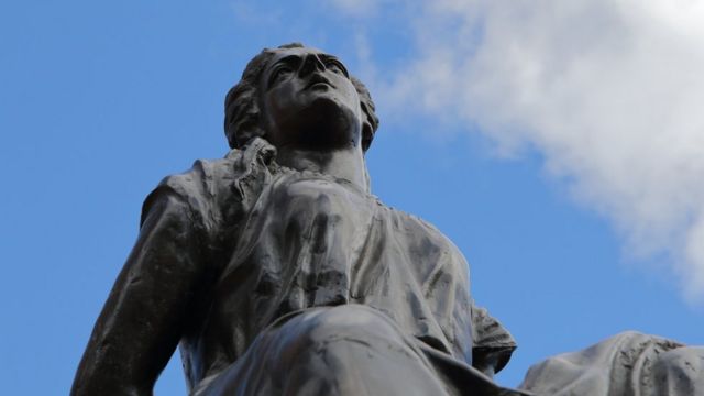 Estatua de Policarpa Salavarrieta en Bogotá.