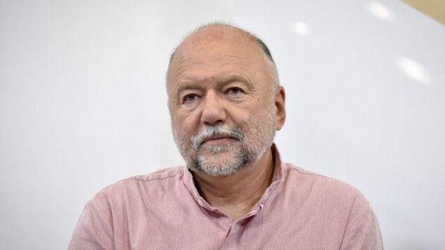Андрій Курков радить стежити за діями посольства Китаю