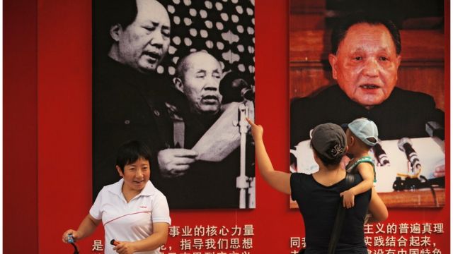 毛泽东和邓小平宣传板