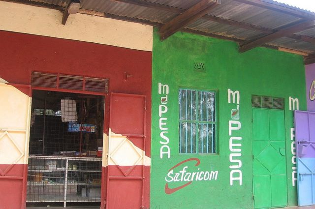 Tienda con señal de M-Pesa