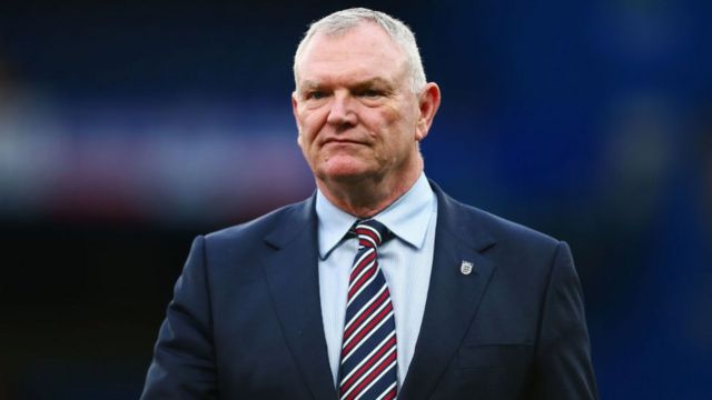 Greg Clarke, le patron du football anglais, estime que ceux qui dénoncent les incidents racistes doivent être pris au sérieux.