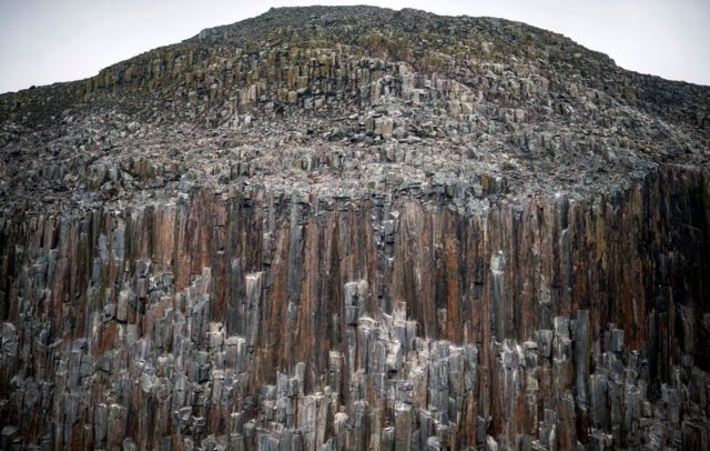 岛上出产的花岗岩非常独特，其他地方没有。(photo:BBC)