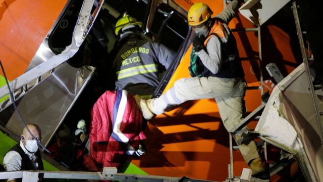 Labores de rescate del metro colapsado en Ciudad de México