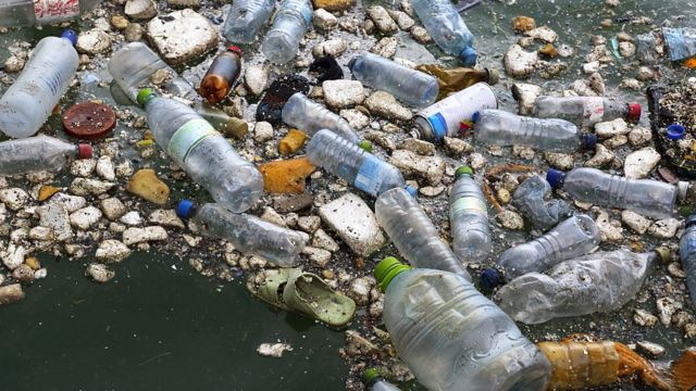 Botellas en el mar