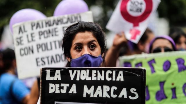 Manifestación en Buenos Aires en protesta por el feminicidio de Úrsula Bahillo. 17 de febrero de 2021.