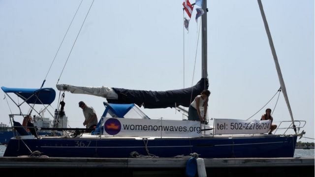 Корабль НКО Women on Waves в порту