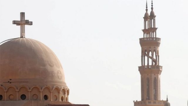 مئذنة مسجد وقبة كنيسة