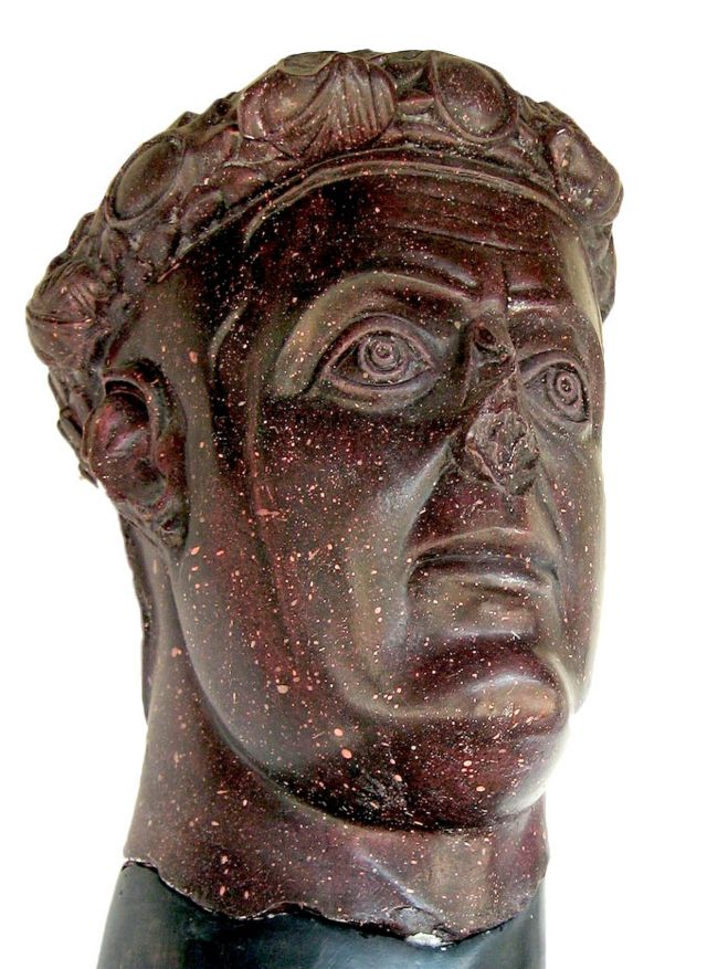 Busto del emperador Galerio.
