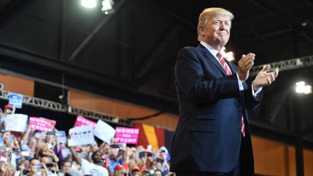 トランプ氏は支援者集会でマスコミもさかんに批判した(22日、アリゾナ州フィーニックス)