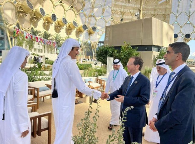 أمير قطر الشيخ تميم بن حمد آل ثاني والرئيس الإسرائيلي إسحاق هرتسوغ