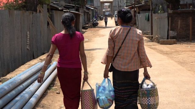 Women who cross over from Tamu in Myanmar to Moreh in India everyday to sell milk.
