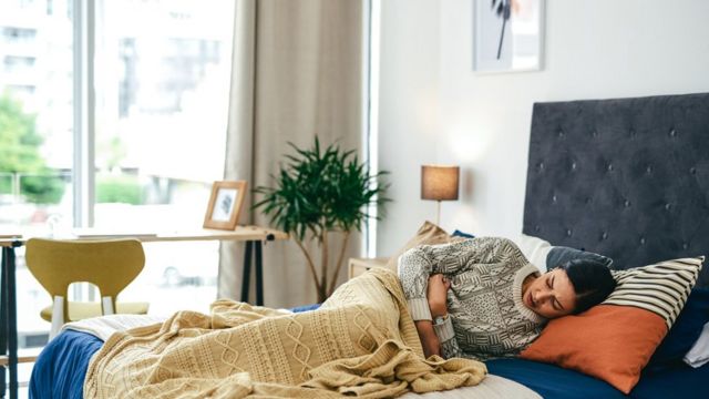 வலியினால் ஏற்படும் வலிப்பு போன்ற அறிகுறிகளை உள்ளடக்கிய 'ஹிஸ்டீரியா' என்று கூறப்பட்ட பல நிகழ்வுகளும், எண்டோமெட்ரியோசிஸ் ஆக இருக்கலாம்