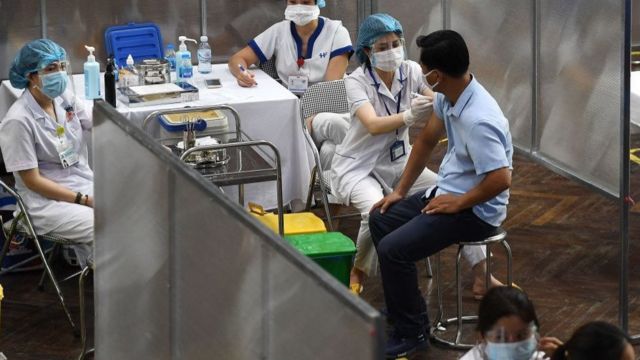 Đến nay Việt Nam đã tiêm được 11,4 triệu liều vaccine, trong đó tiêm một mũi là hơn 10,3 triệu liều, tiêm mũi hai là hơn 1 triệu liều.