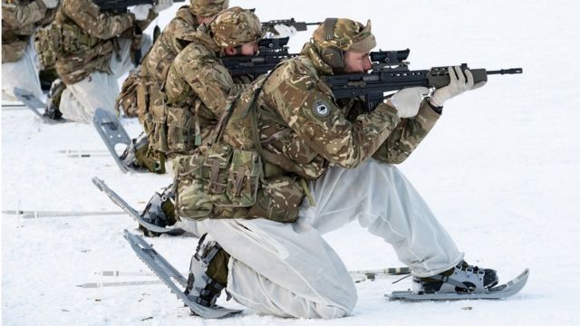 Британские военные во время учений в Арктике