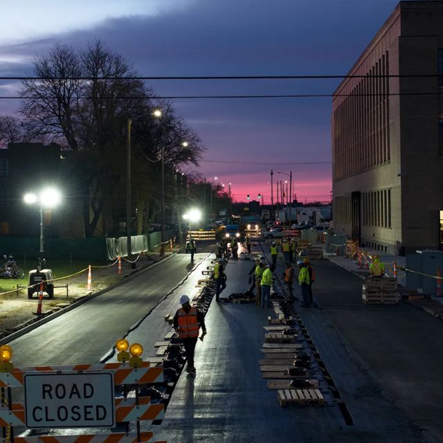 Imagem da construção da rua para carros elétricos