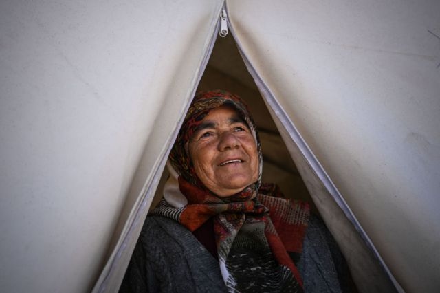 Adıyaman'daki bir çadır kentte sağlık hizmetlerinin yanı sıra psikososyal destek ve gezici kütüphane de var