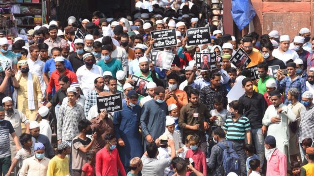 ভারতে বিক্ষোভকারীরা রিজভিকে 'ইসলামের দুশমন' বলে আক্রমণ করেন