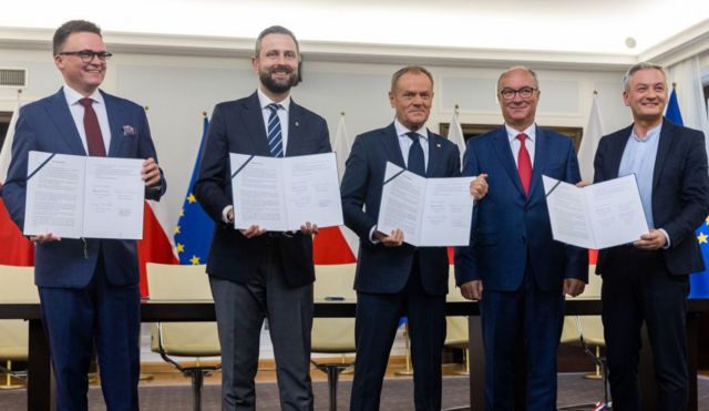 Лідери польських опозиційних партій підписали коаліційну угоду