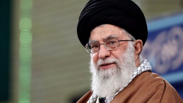 رهبر ایران در هشتمین سالگرد تظاهرات نهم دی ماه رییس جمهور سابق ایران را به لجن‌پراکنی متهم کرده است