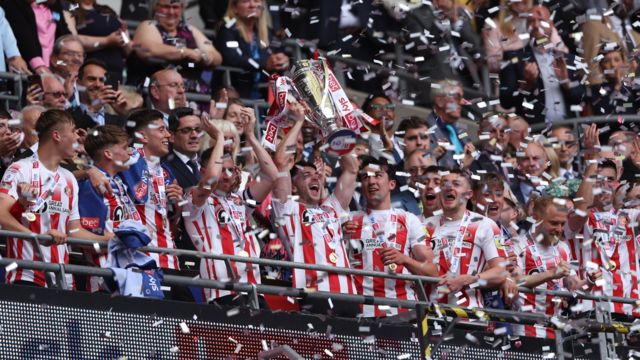 Sunderland celebrate winning the 2022 League One play-off final