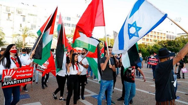Eylemde Filistin ve İsrail bayrakları yan yana kullanıldı